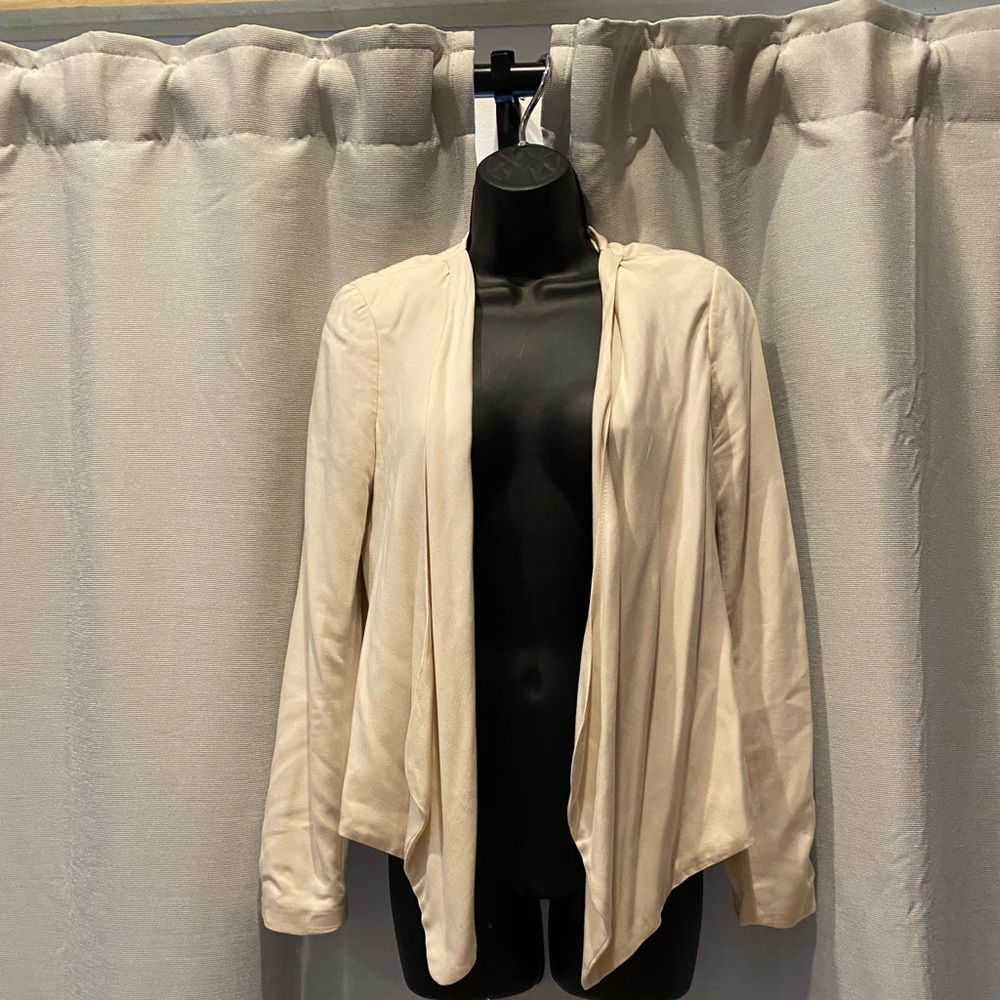 Cream flowing jacket